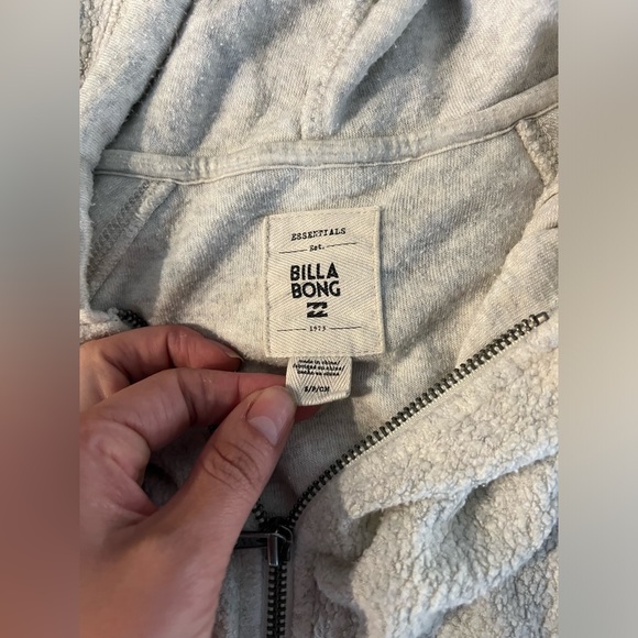 Size S, Billabong cream colored fleece jacket. - Picture 2 of 2